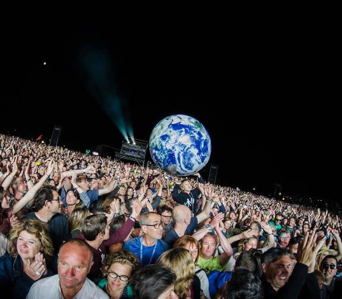 Ballon gonflable pour amuser le public.