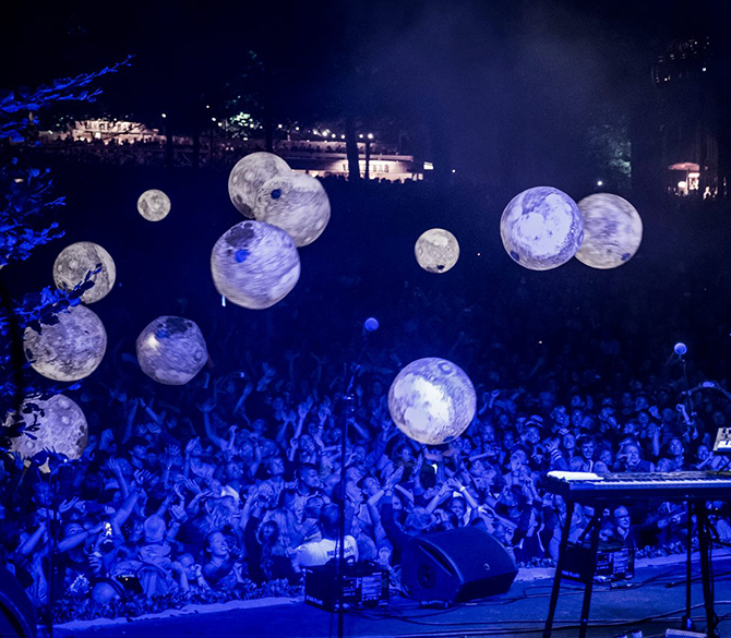 Nos ballons à LED pour une mise en scène.