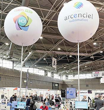 Un ballon mastair sans hélium pour un salon.